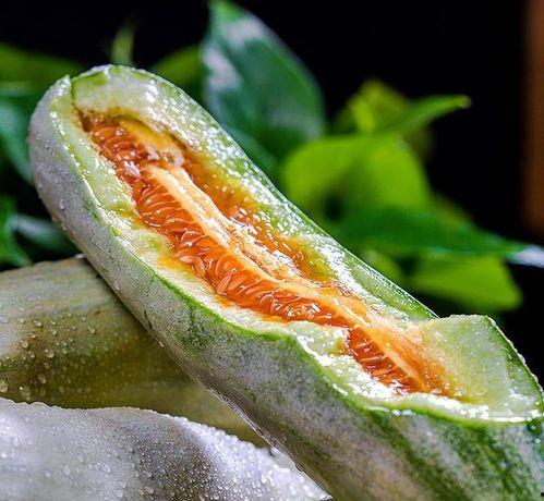 墙边吃瓜角凄然,凄然岁月里的角落回忆